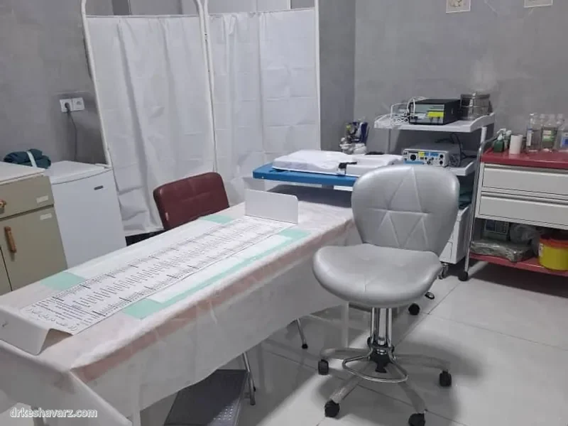 اتاق معاینه و انجام ختنه در مطب دکتر کشاورز